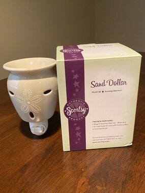RETIRED Scentsy Sand Dollar Ceramic Plug-In Warmer